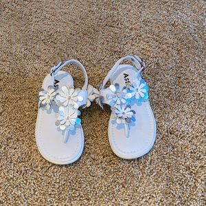 Girls Aster White Flower Sandals